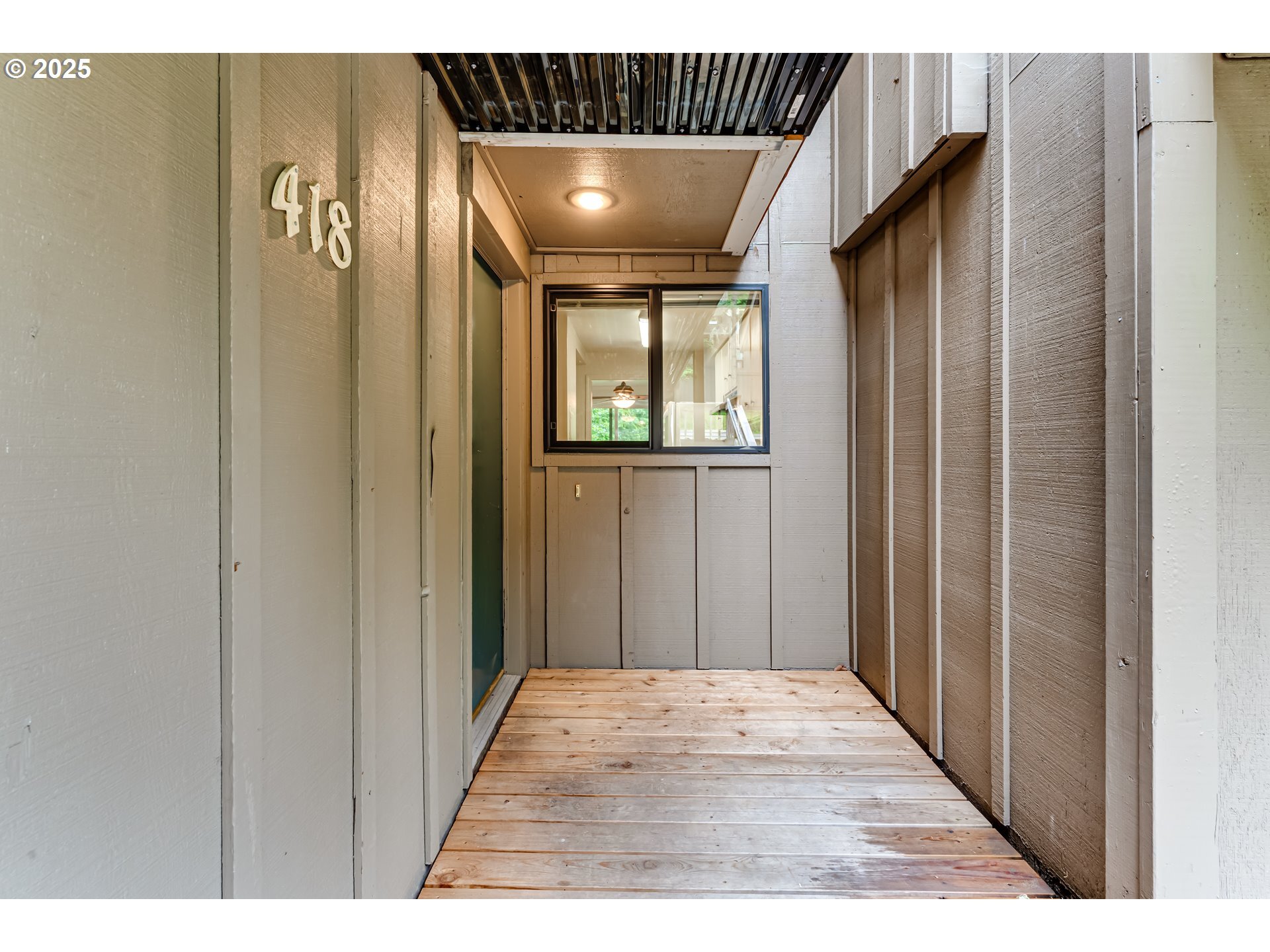 Property Photo: 418 Stonewood Dr OR 97405