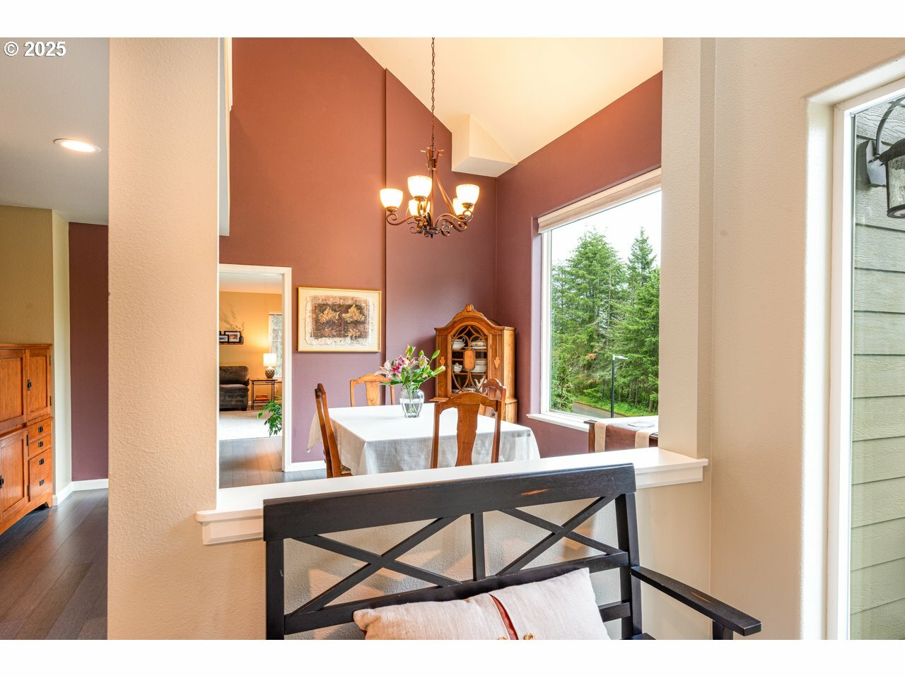 Property Photo: 20 Marlboro Ln OR 97405
