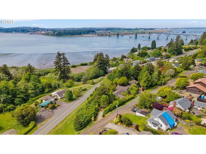 93652 E Blue Bird Ln  North Bend OR 97459 photo