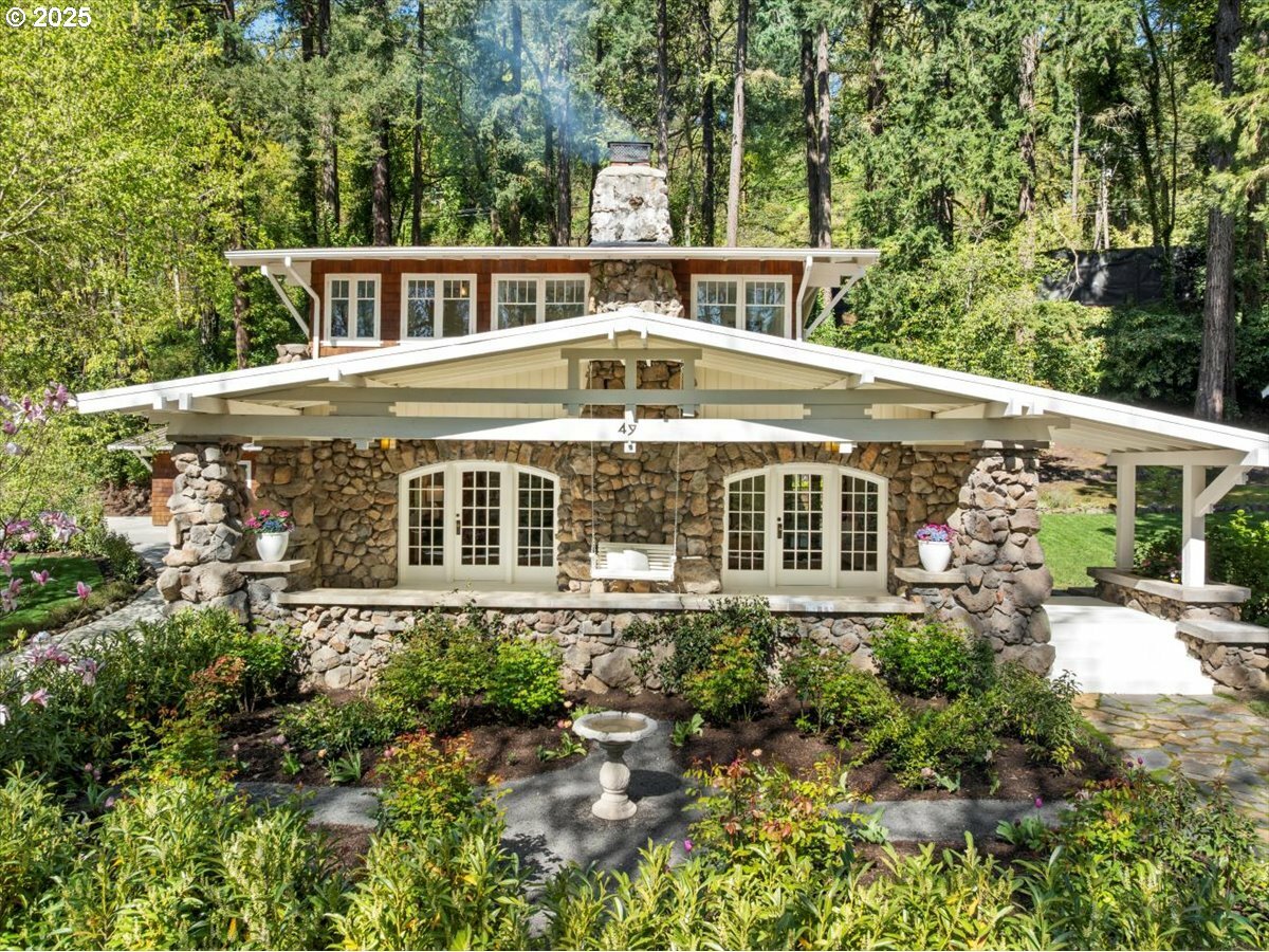 Property Photo: 49 Briarwood Rd OR 97034