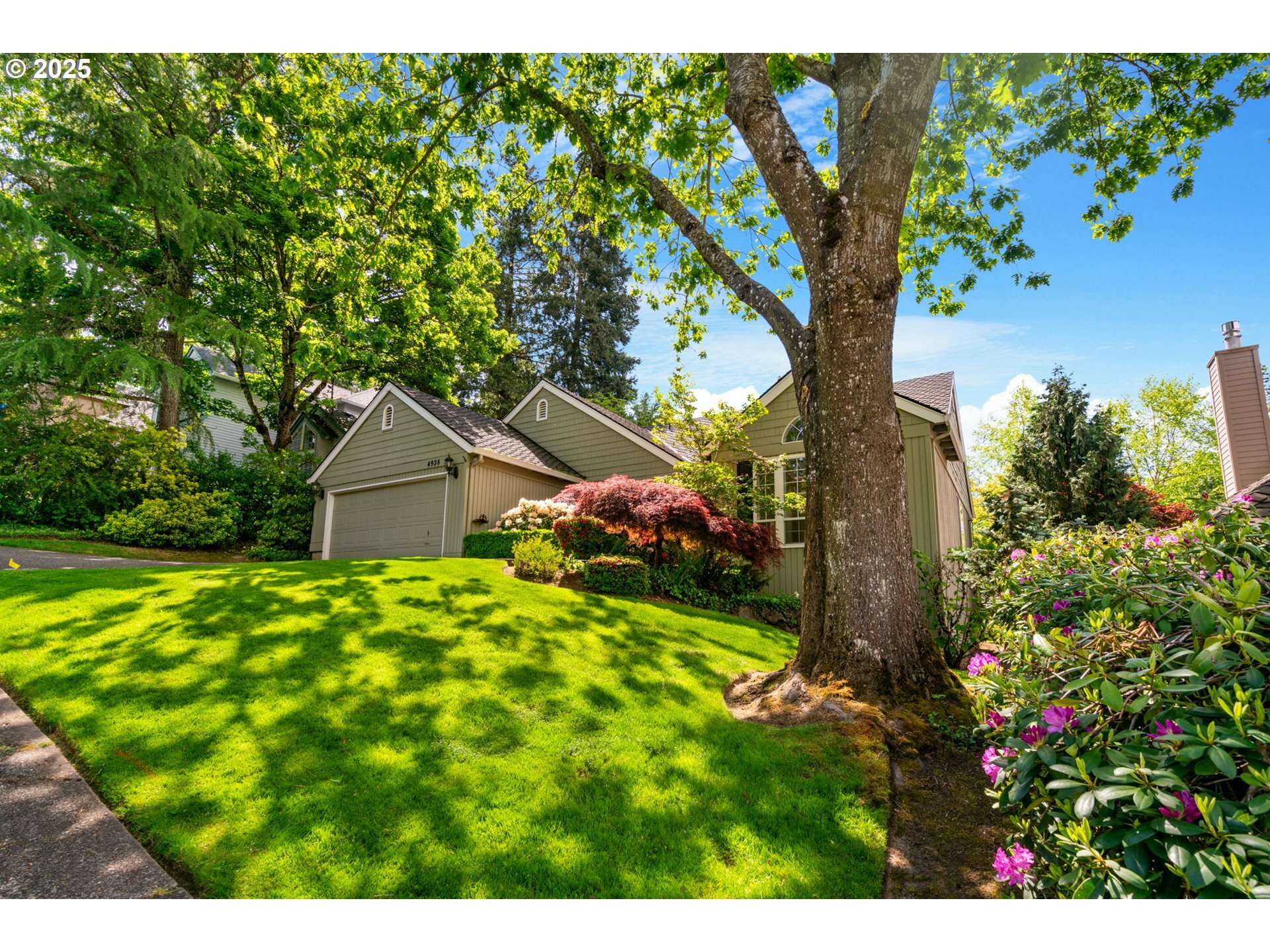 Property Photo: 4938 SW Orchard Ln OR 97219