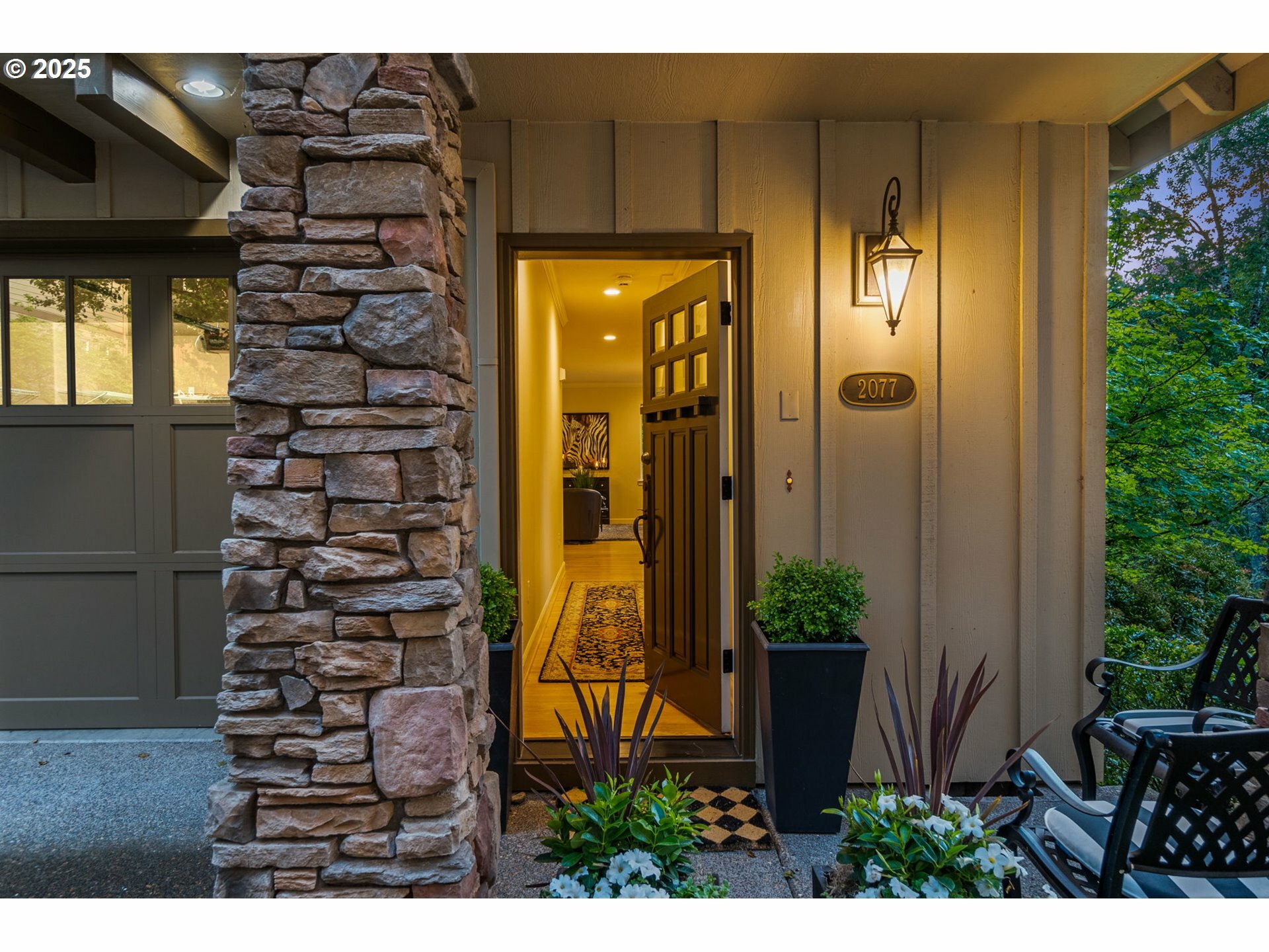 Property Photo: 2077 NW Village Cir OR 97229