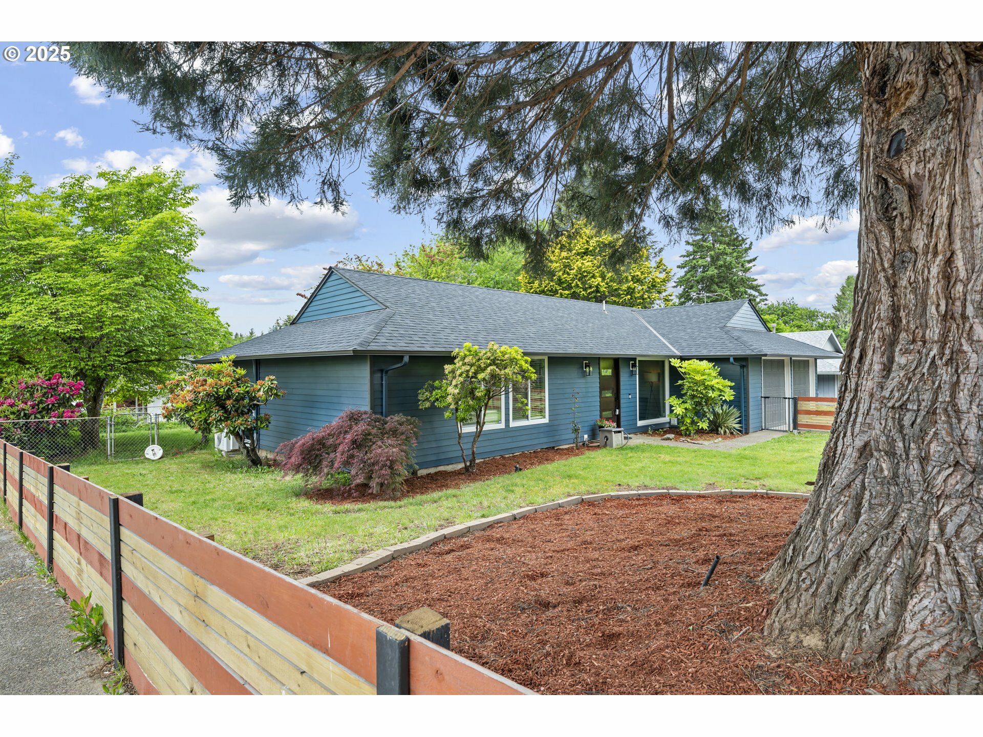 Property Photo:  1245 SE 211th Ave  OR 97030 