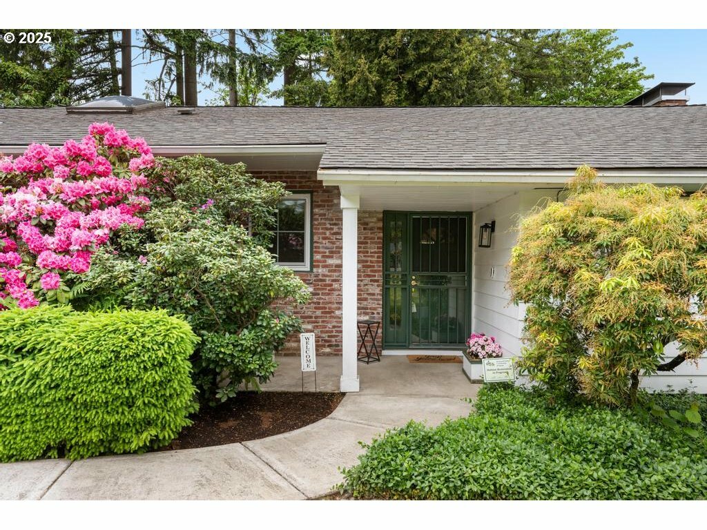 Property Photo: 2555 SW 106th Ave OR 97225
