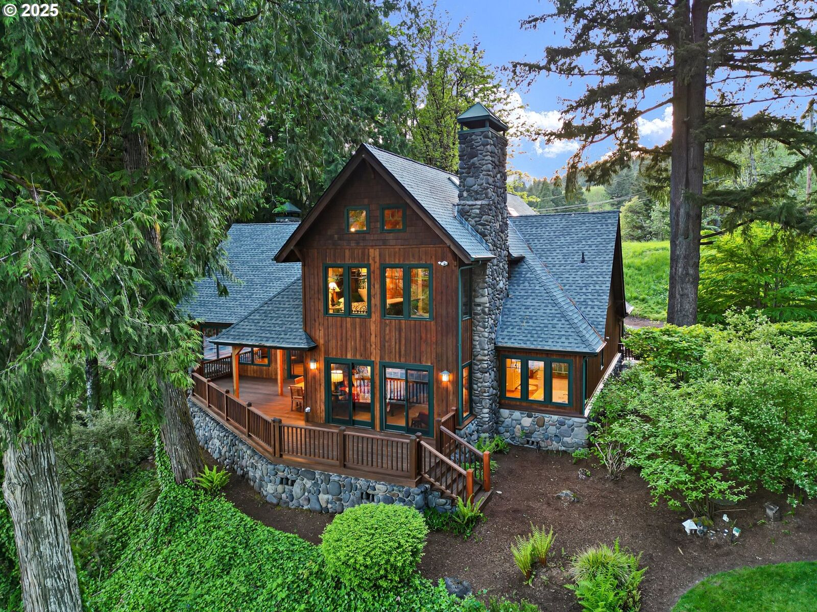 Property Photo: 44050 McKenzie Hwy OR 97489