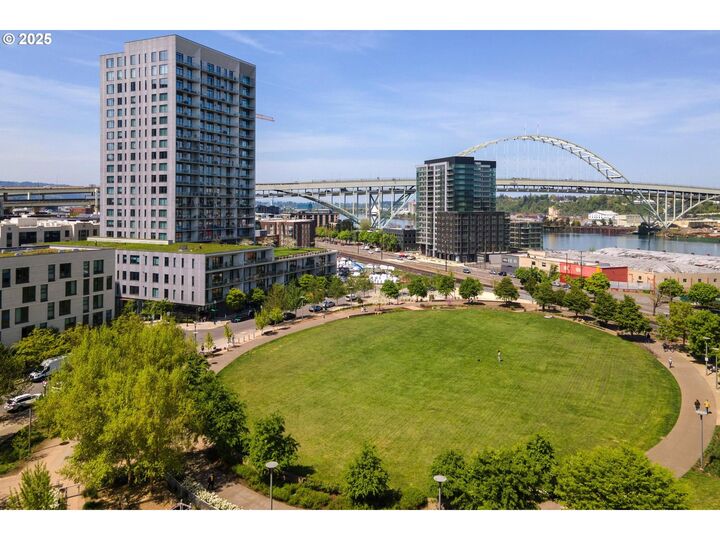 Property Photo:  1150 NW Quimby St 1106  OR 97209 