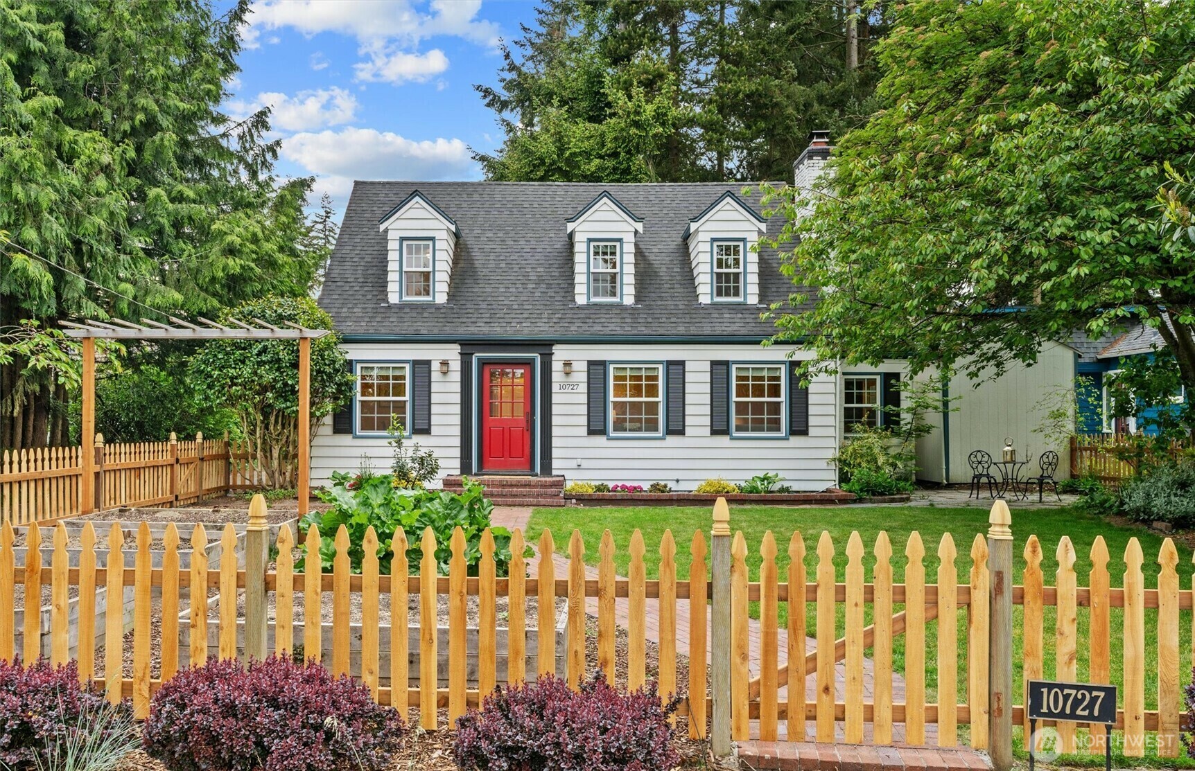 Property Photo: 10727 20th Avenue NE WA 98125