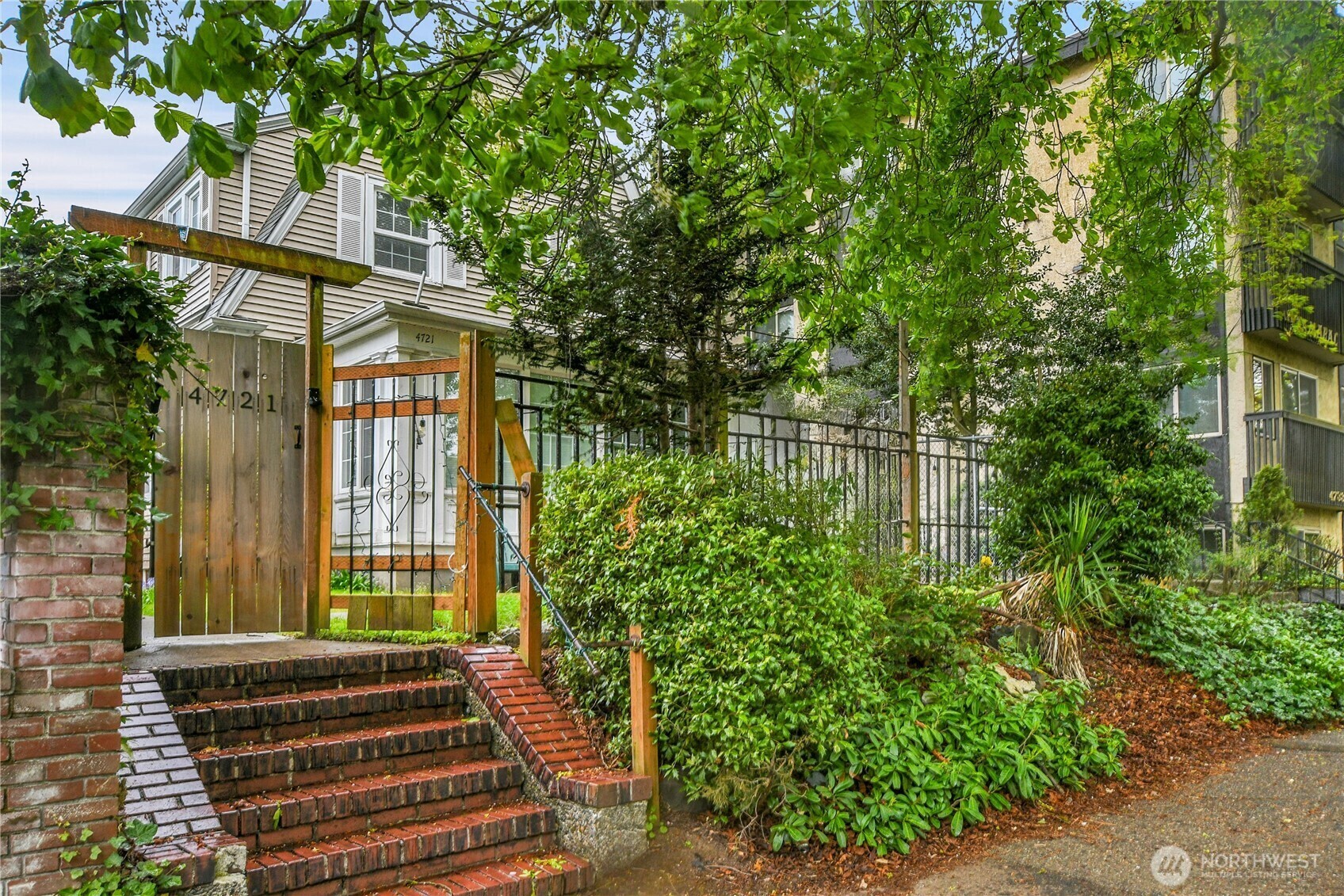 4721  17th Avenue NE  Seattle WA 98105 photo