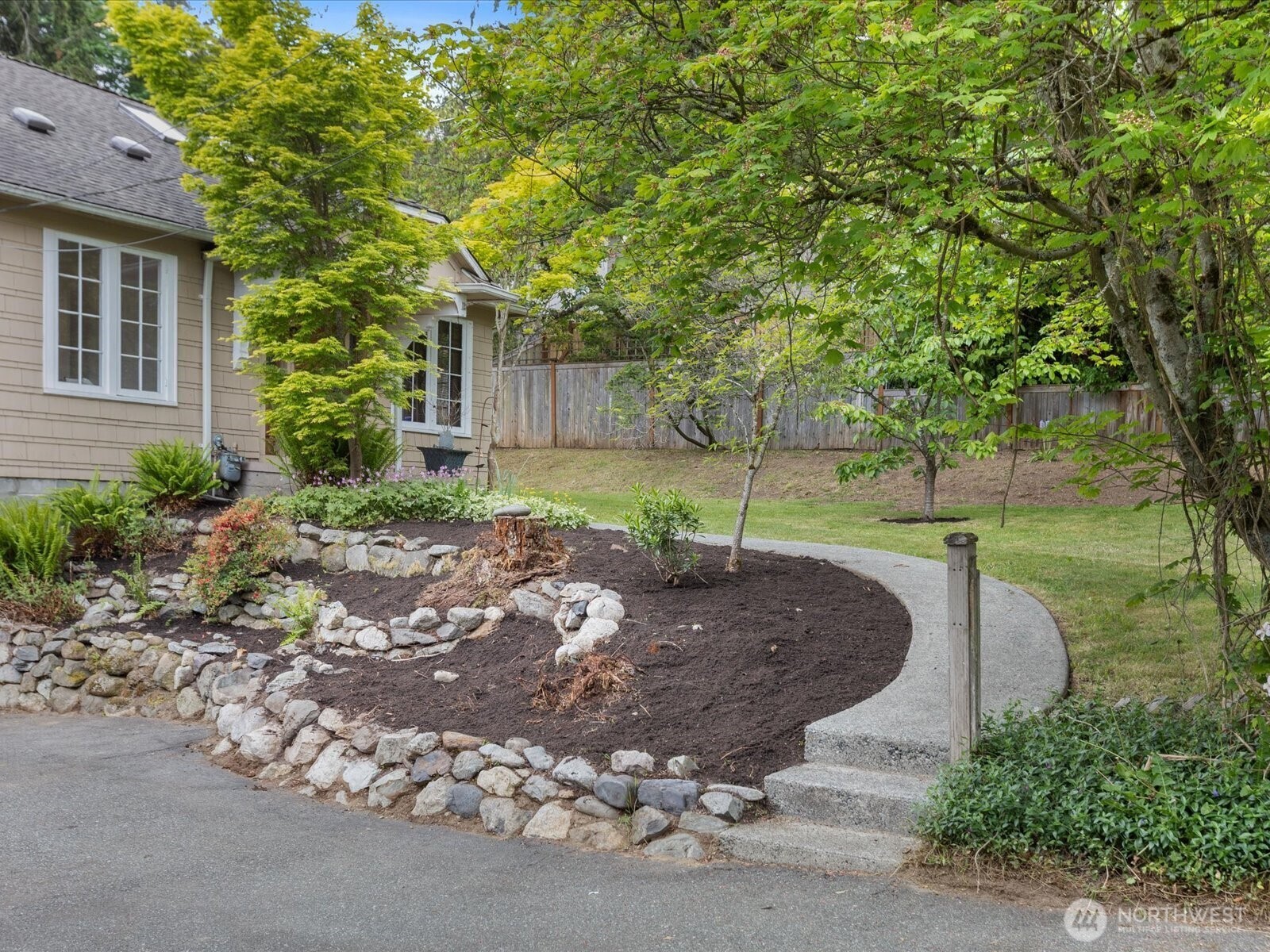 Property Photo:  1617 N 167th Street  WA 98133 