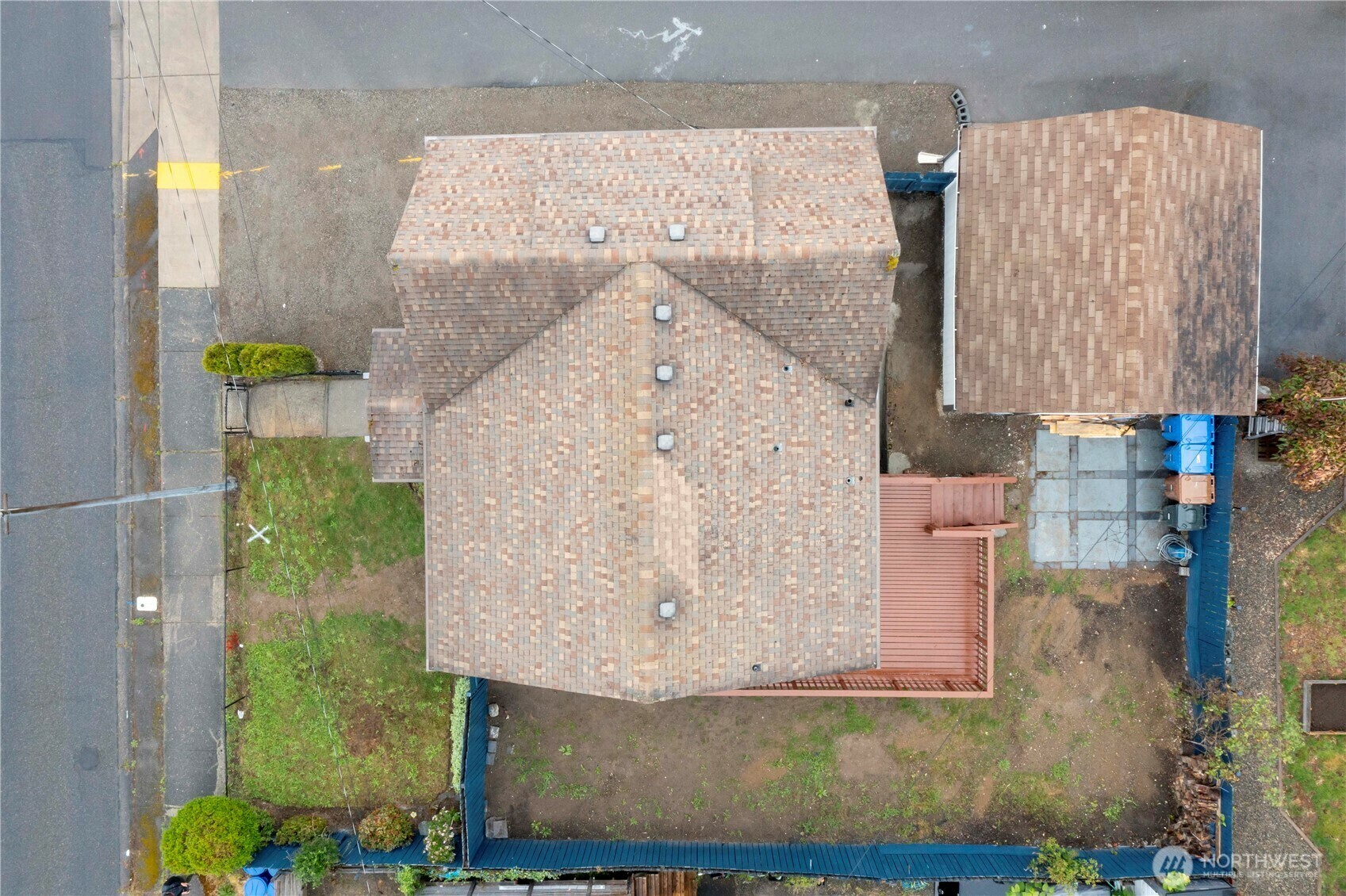 Property Photo: 1006 S Cedar WA 98405