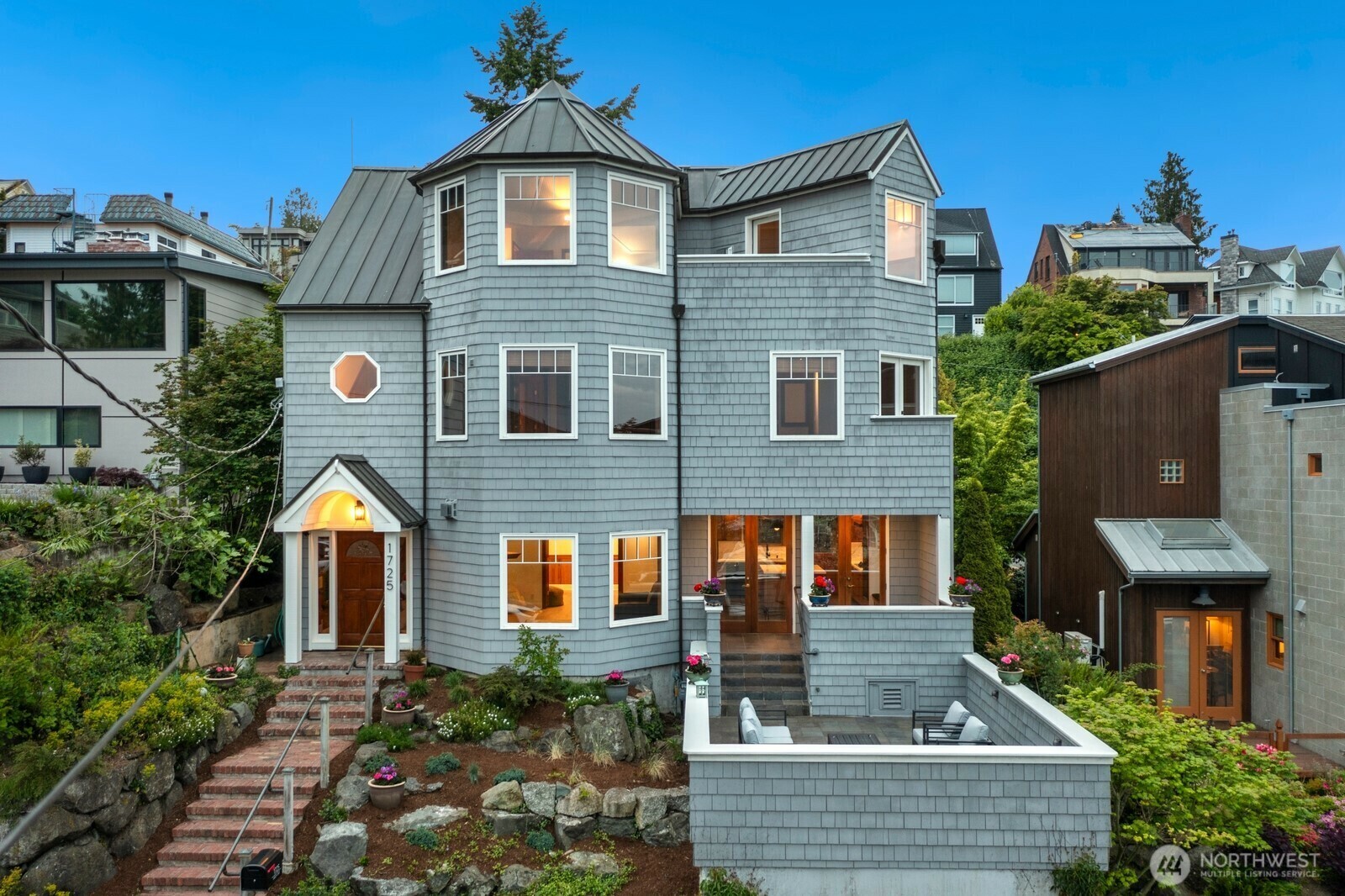 Property Photo: 1725 Arch Ave SW WA 98116