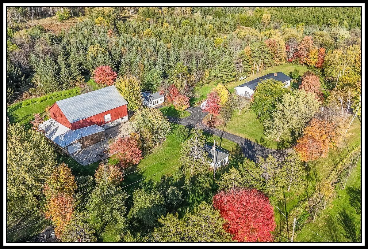 Property Photo:  E8130 Flease Road  WI 54961-8021 