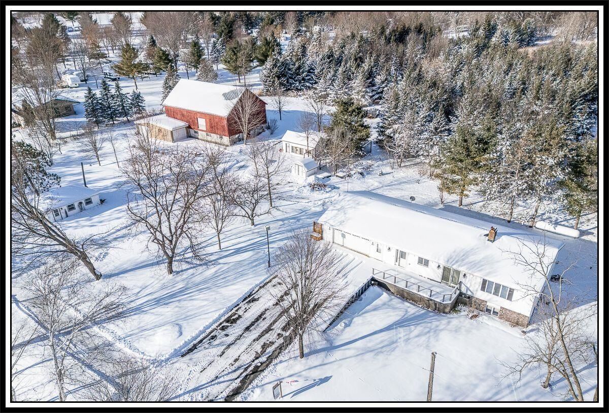 Property Photo: E8130 Flease Road WI 54961-8021