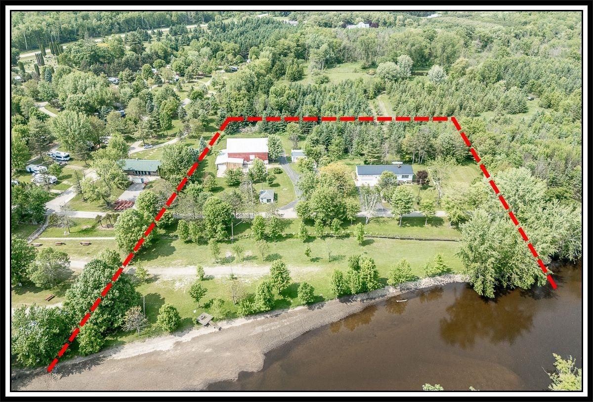 E8130 Flease Road  New London WI 54961-8021 photo
