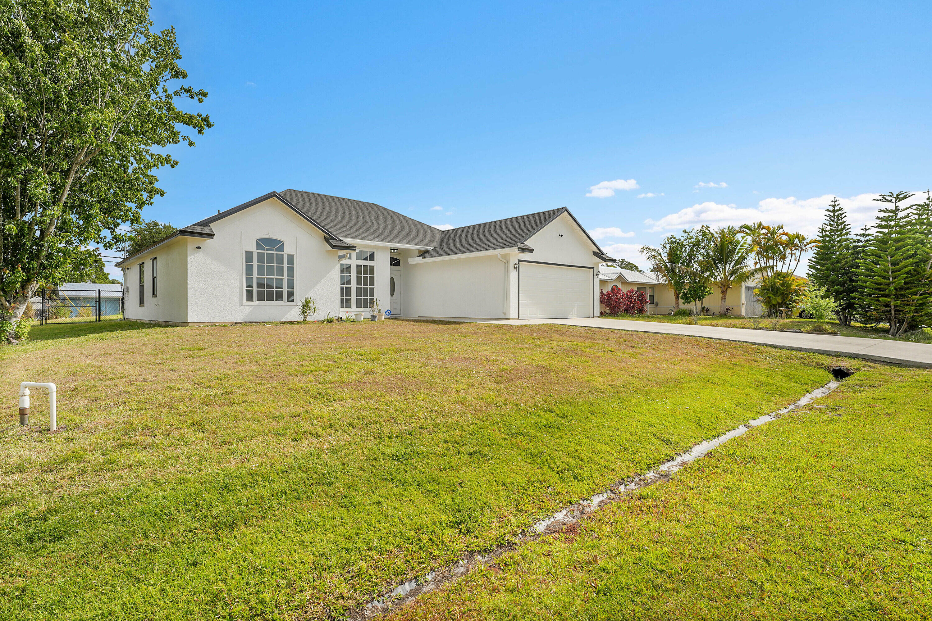 Property Photo: 333 SW Dwight Avenue FL 34983