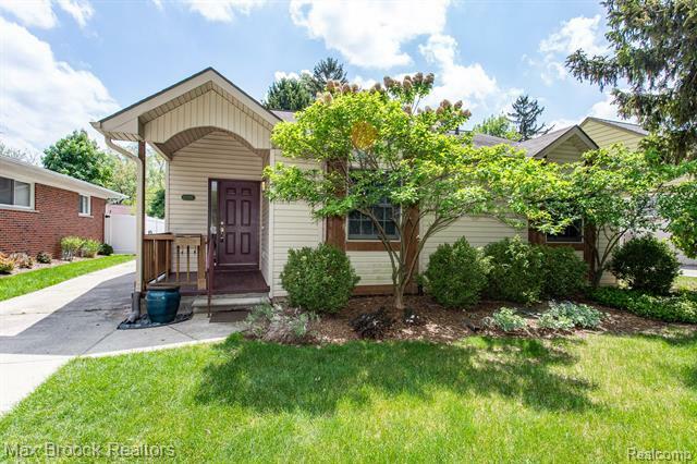 Property Photo: 10795 Kingston Avenue MI 48070