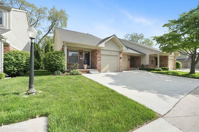Property Photo: 427 Oakgrove Court MI 48017