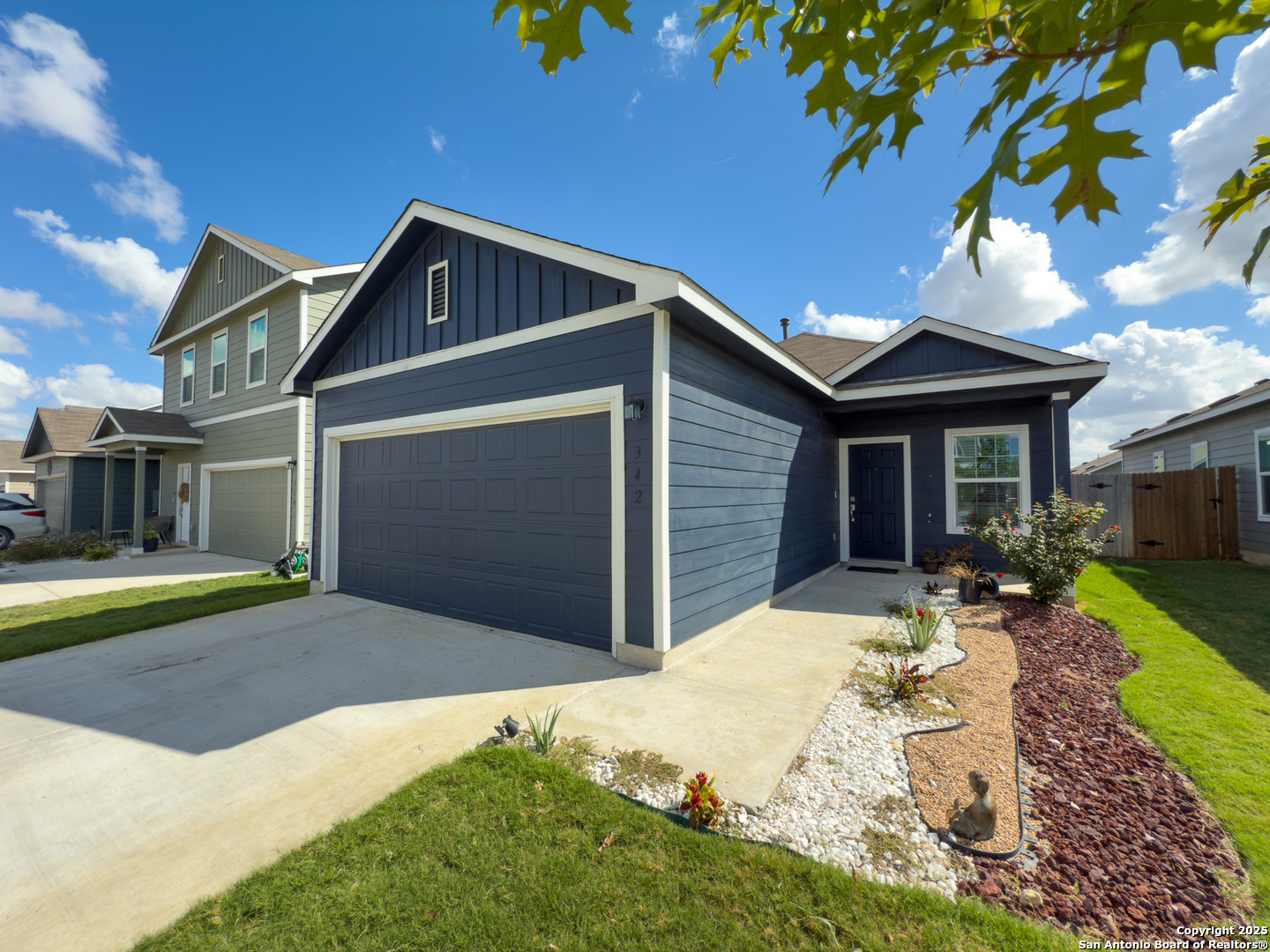 Property Photo: 342 Mica Trl TX 78656
