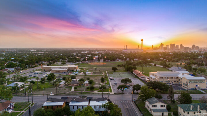 Property Photo:  107 Harding Place #101  TX 78203 