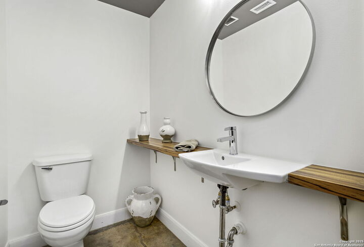 Property Photo:  831 S Flores 2201  TX 78204 