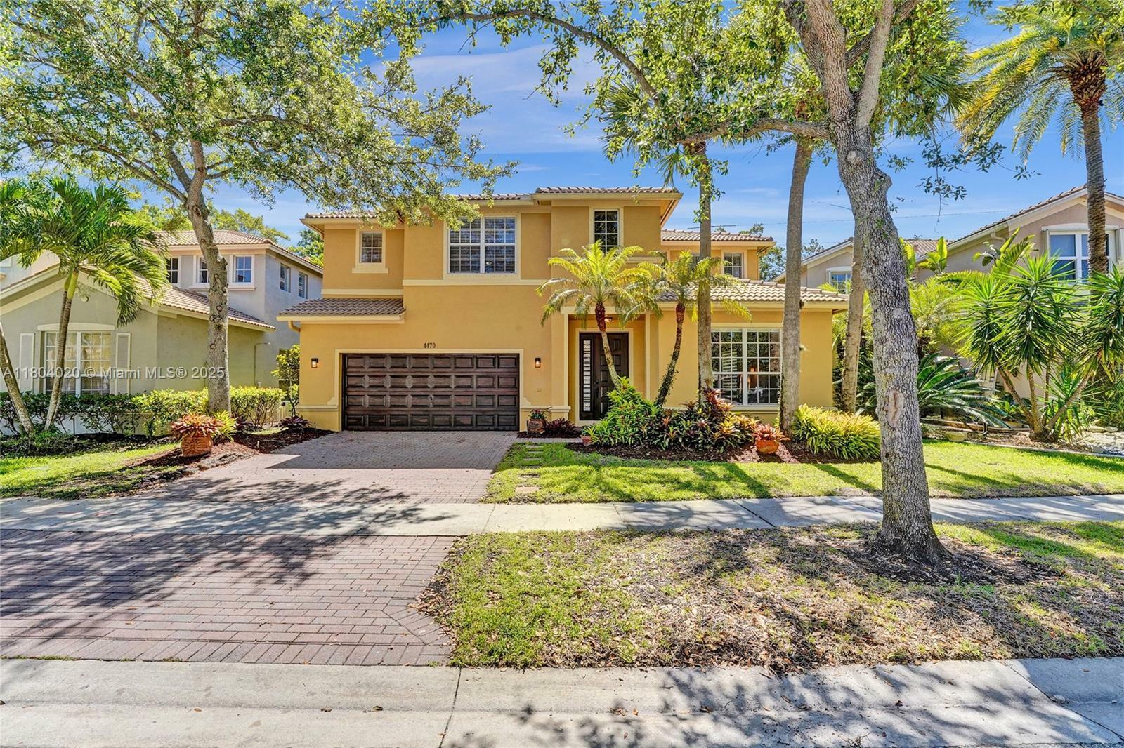 Property Photo: 4470 E Seneca Ave FL 33332