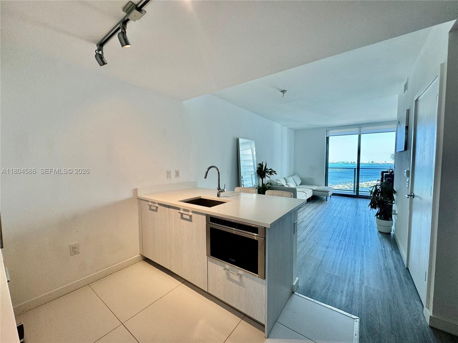 Property Photo:  501 NE 31st St 2903  FL 33137 
