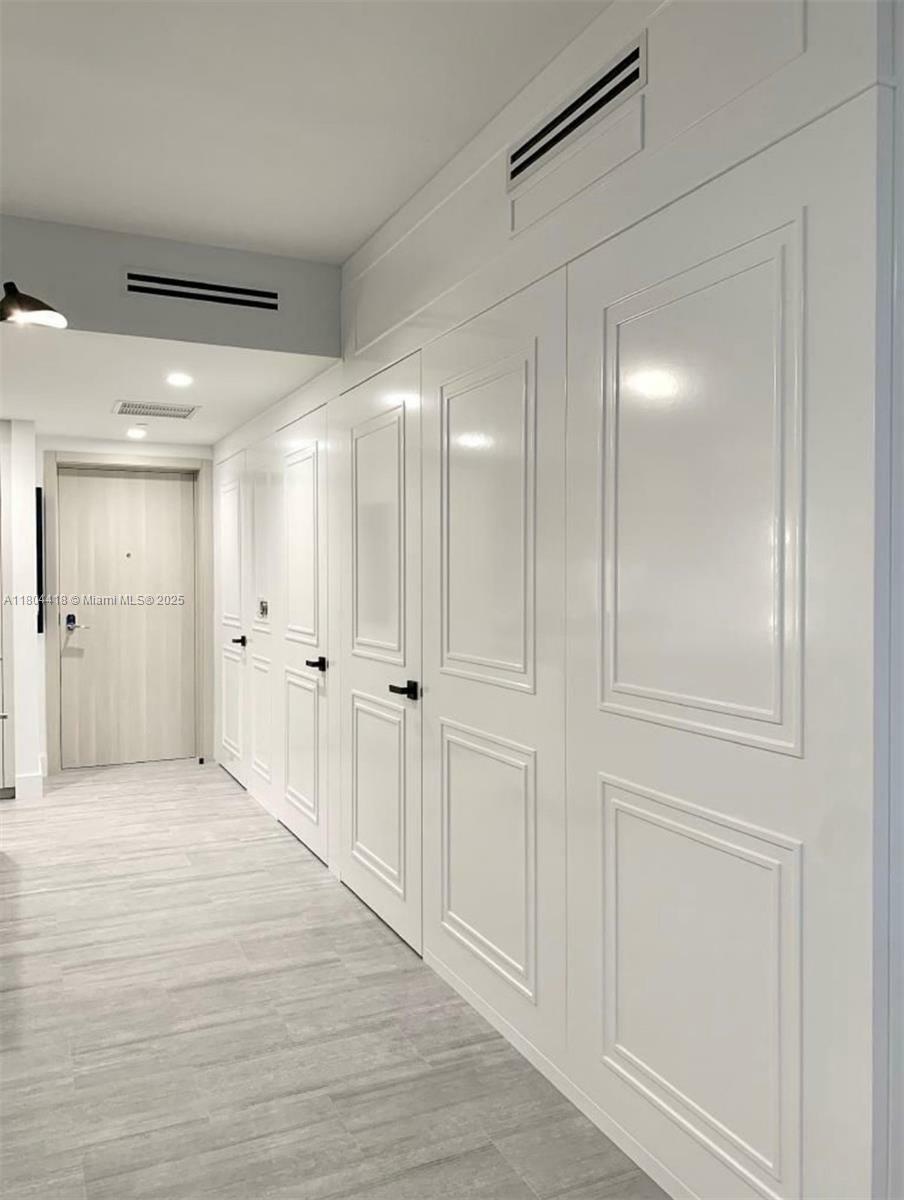 Property Photo: 1000 Brickell Plz 3308 FL 33131