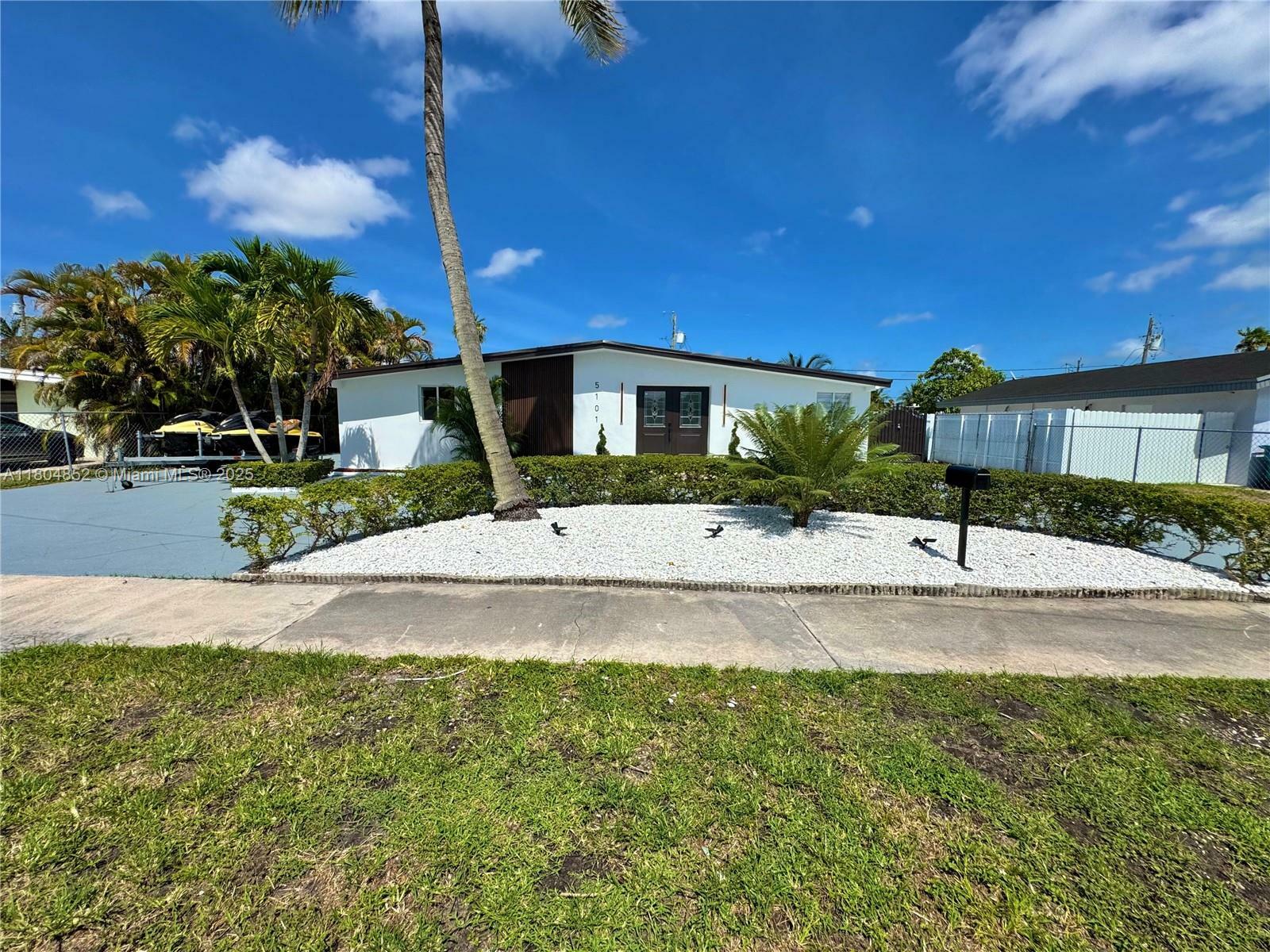 Property Photo: 5101 SW 112th Pl FL 33165