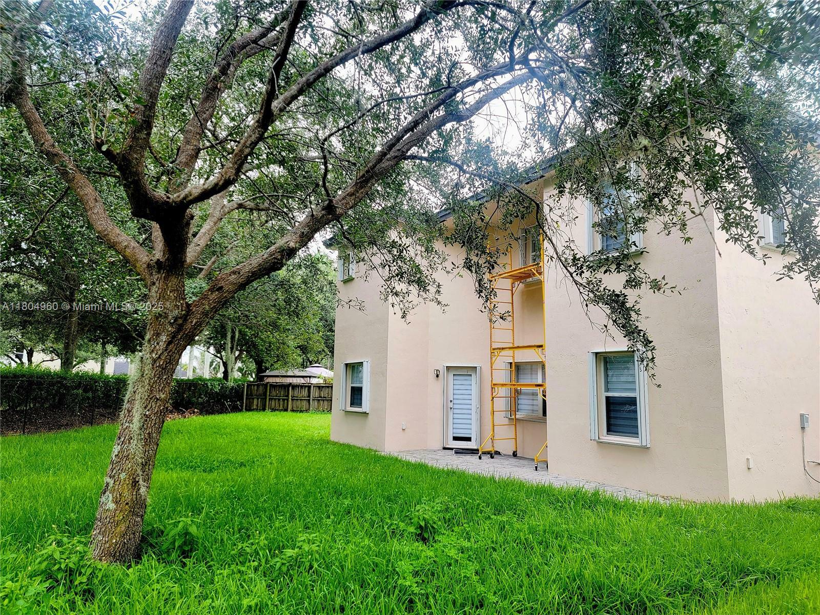 Property Photo: 285 NE 32nd Ter FL 33033