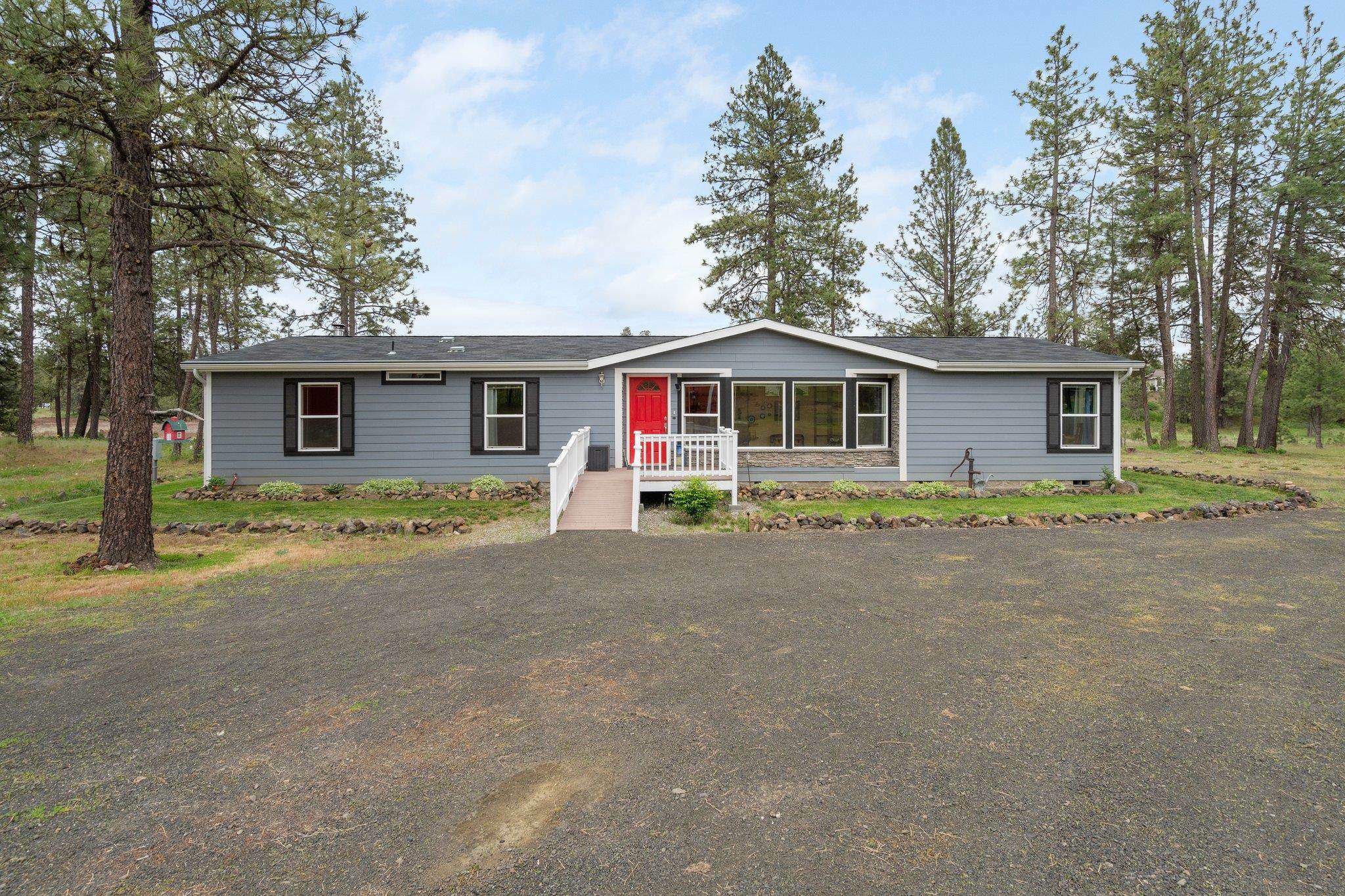 Property Photo: 2520 W Pine Meadow Ln WA 99004