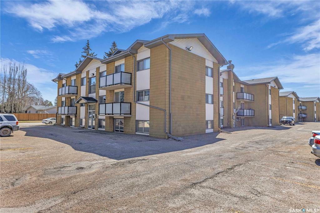 3 Columbia Drive 79  Saskatoon SK S7K 1E3 photo