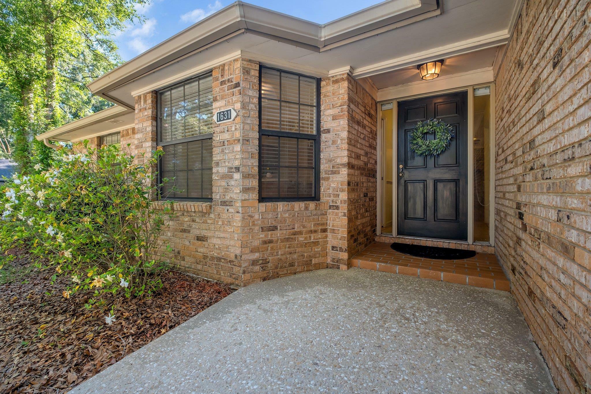 Property Photo: 1631 Alshire Court FL 32317