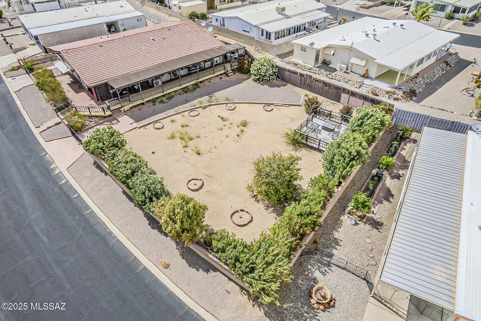 Property Photo:  272 W Cumaro Drive  AZ 85614 