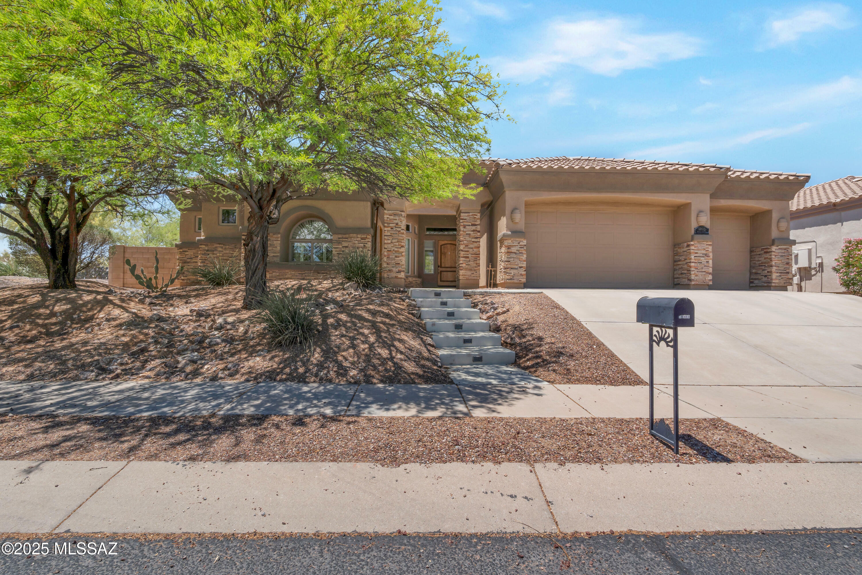Property Photo: 12825 N Mystic View Place AZ 85755