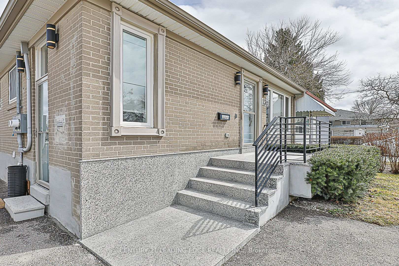 Photo de la propriété: 13 Richardson Drive ON L4G 1Y9