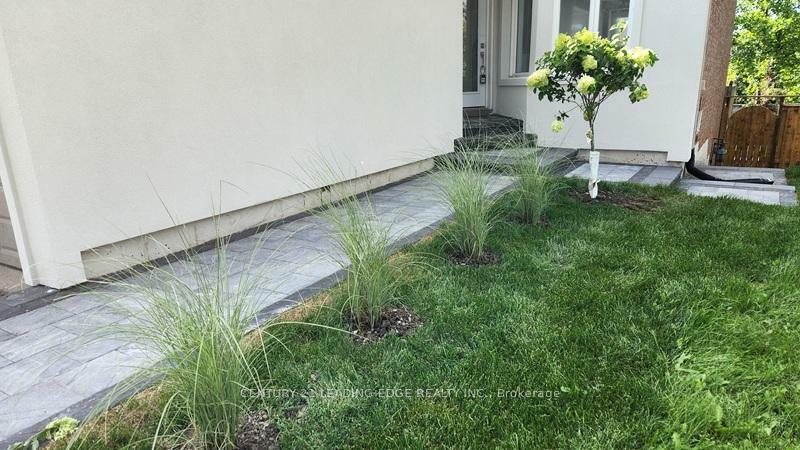 Property Photo: 88 Bonny Meadows Drive ON L4G 6M9