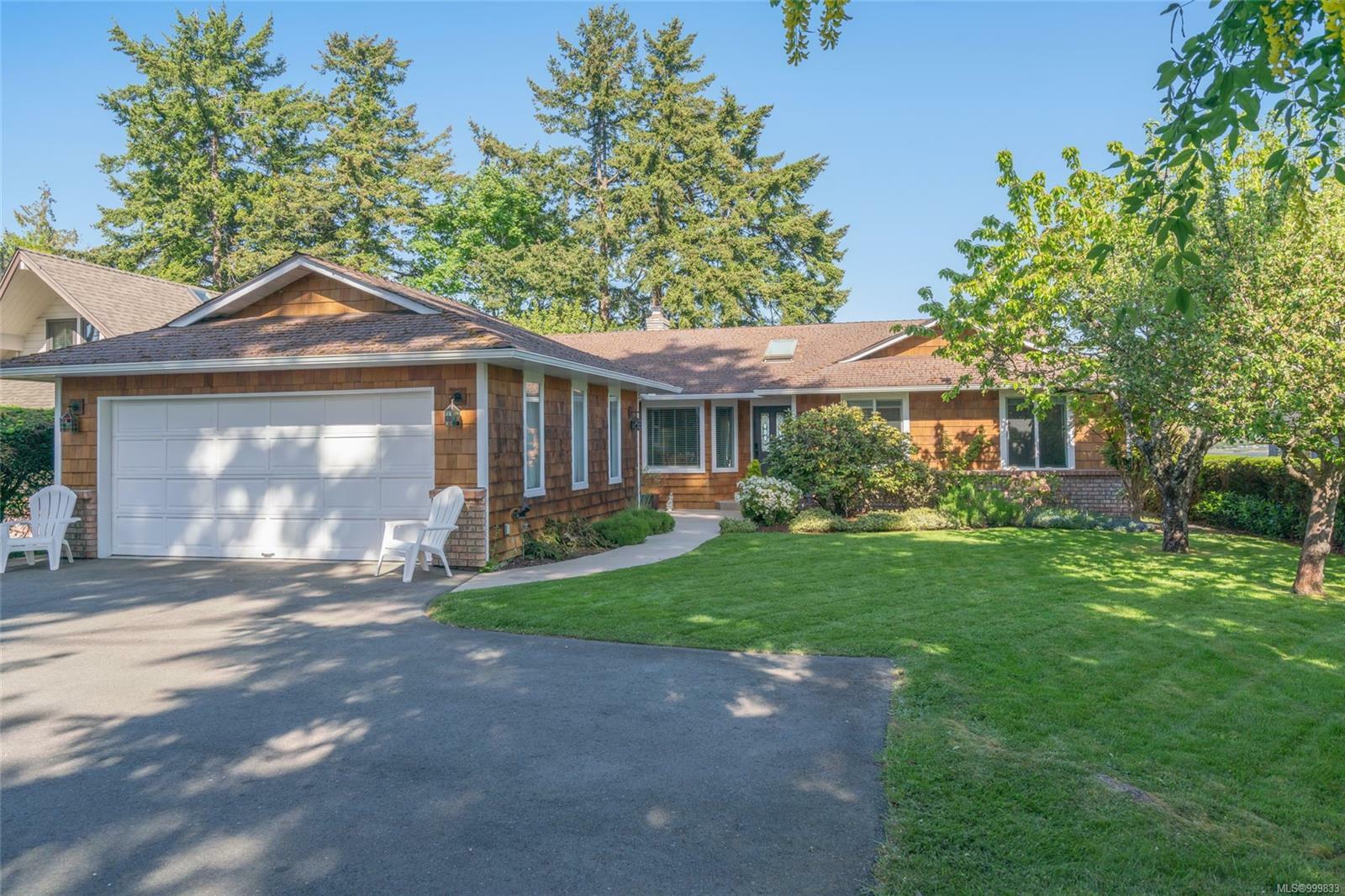 Property Photo: 428 Dogwood St N BC V9P 1C6