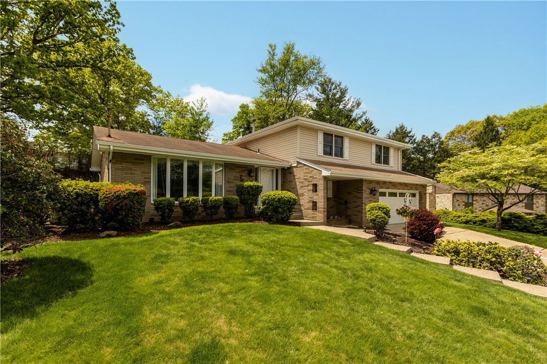 Property Photo: 2428 Park Manor Dr PA 15132