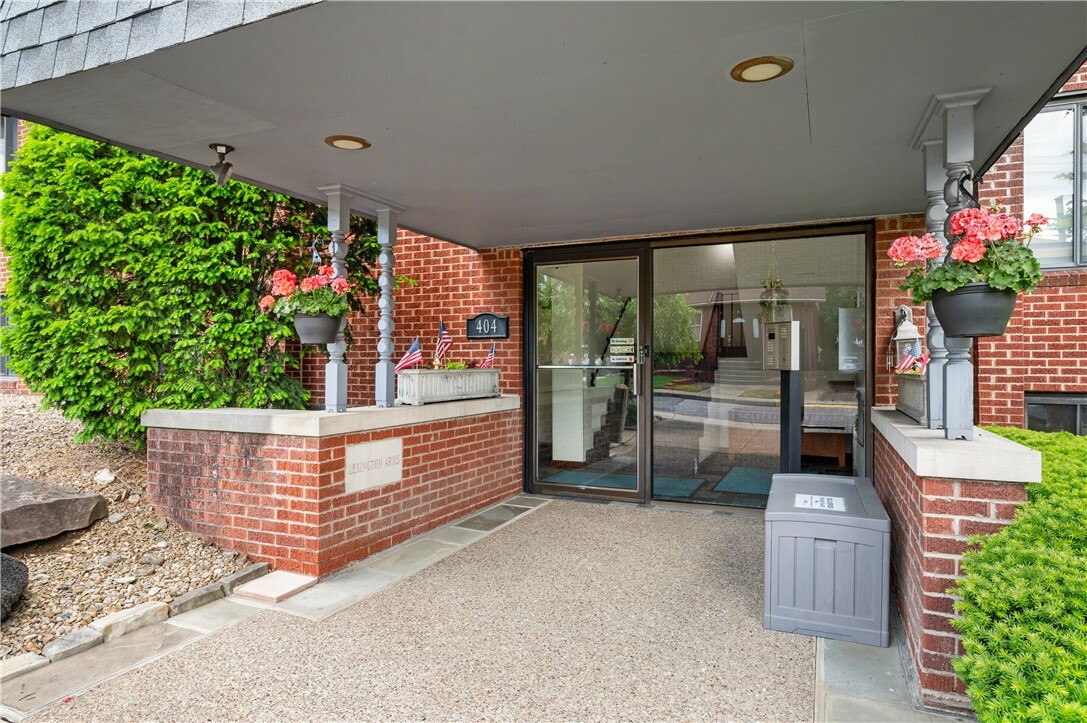 Property Photo: 404 Lexington Ave 2 PA 15215