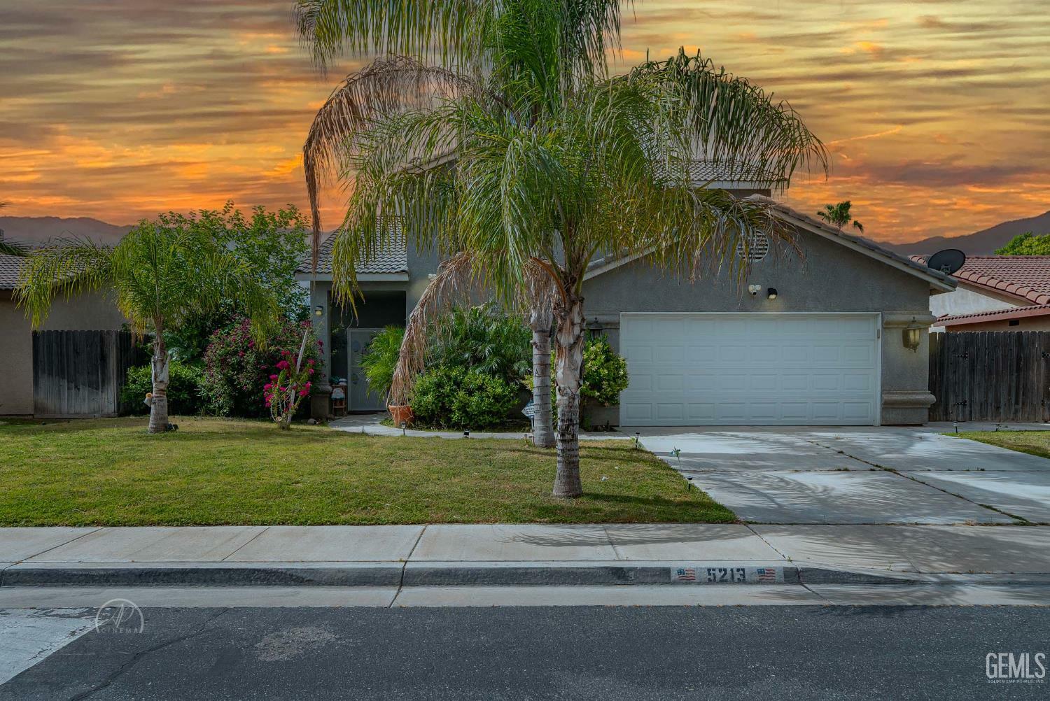 5213 San Martin Drive  Bakersfield CA 93307 photo