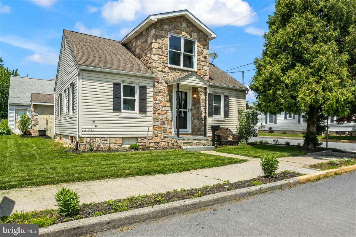 801 W Cherry Street  Palmyra PA 17078 photo