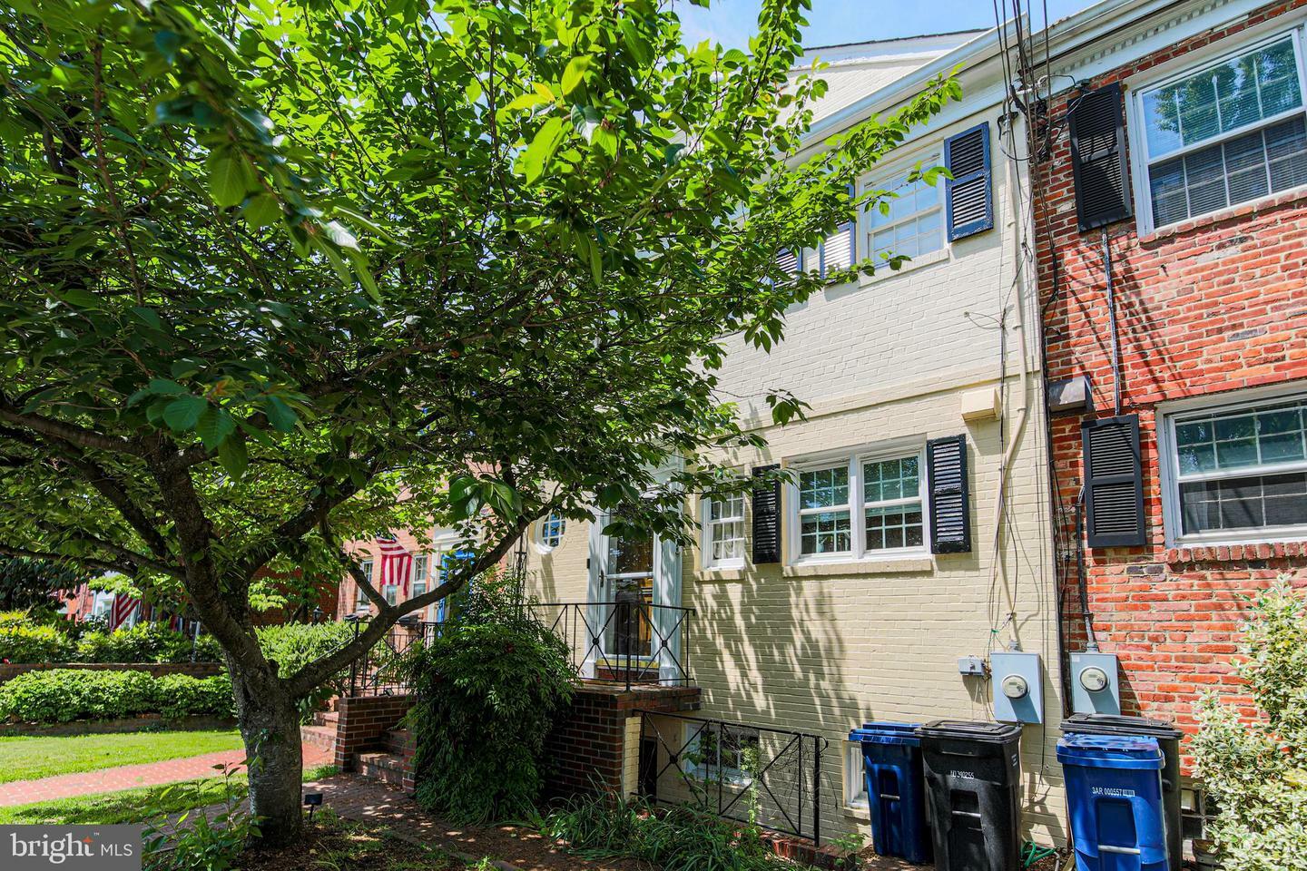 Property Photo:  813 S Fairfax Street  VA 22314 