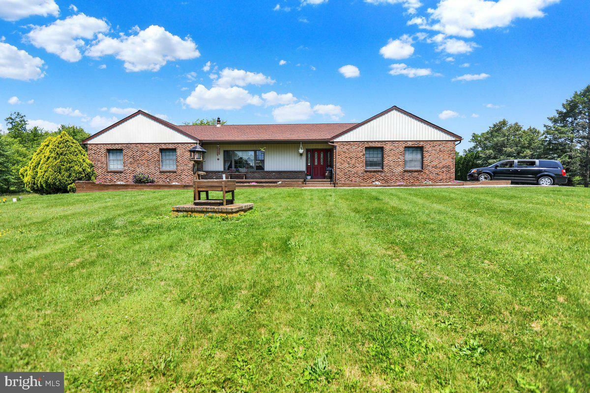 Property Photo:  6877 Old Route 22  PA 19507 