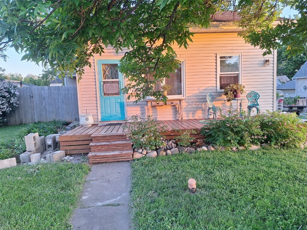 Property Photo: 501 9th Avenue IA 52302