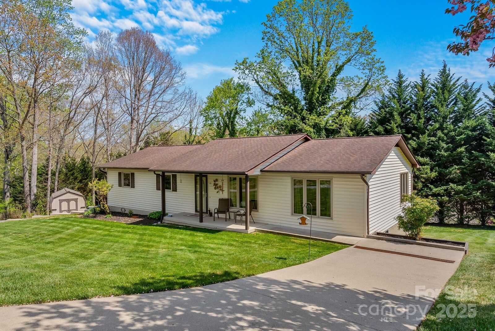 Property Photo: 40 Singing Pines Drive NC 28715