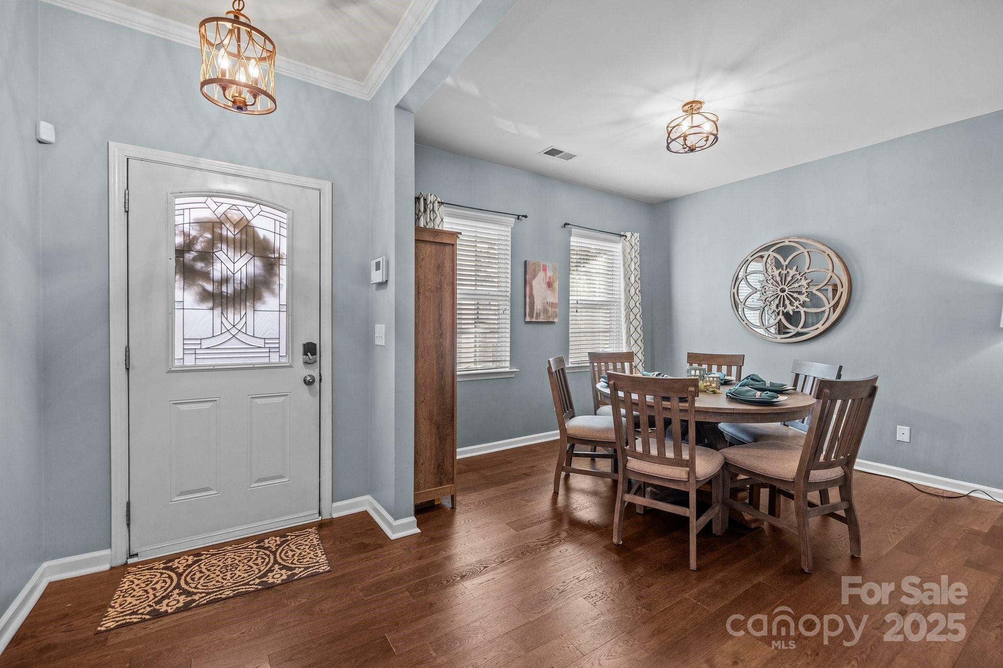 Property Photo: 6119 Castlecove Road NC 28278