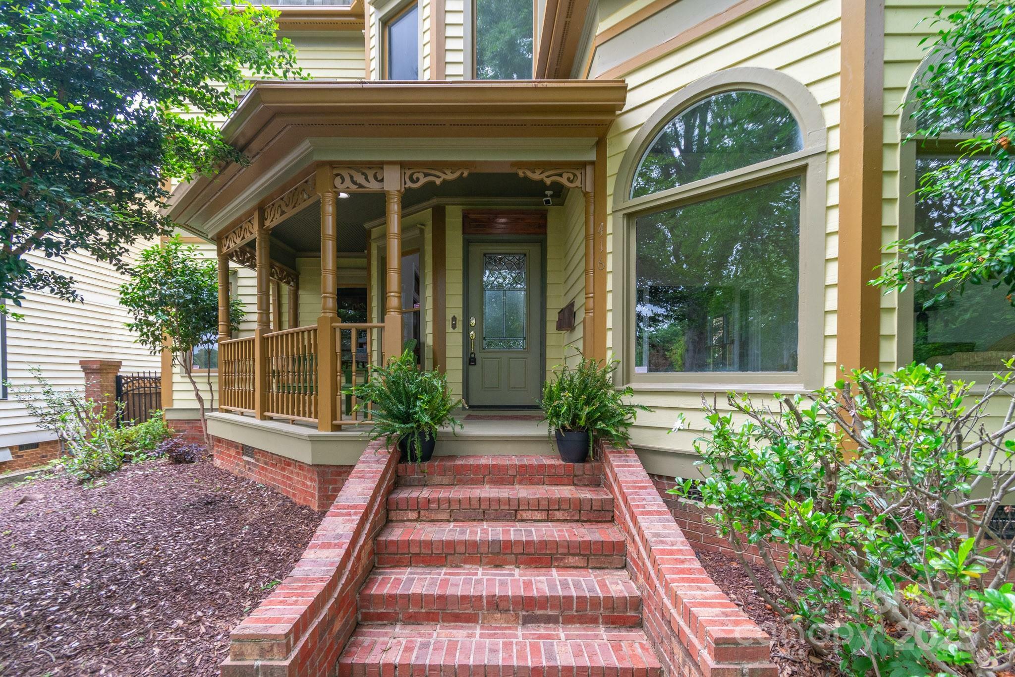 Property Photo: 416 E Park Avenue NC 28203