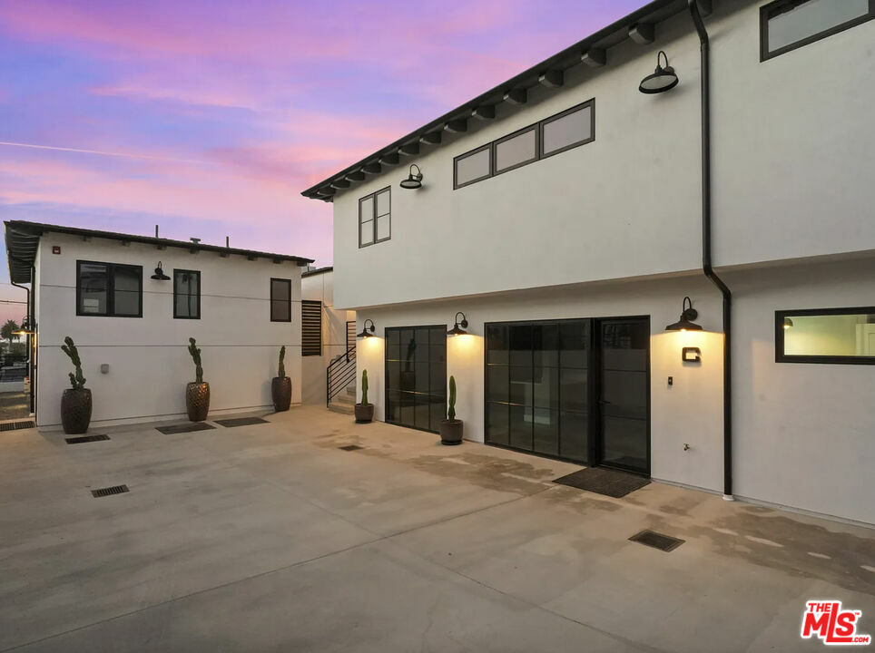 Property Photo: 2519 Curtis Ave CA 90278