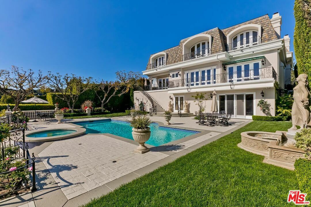 Property Photo: 2327 Weybridge Ln CA 90077