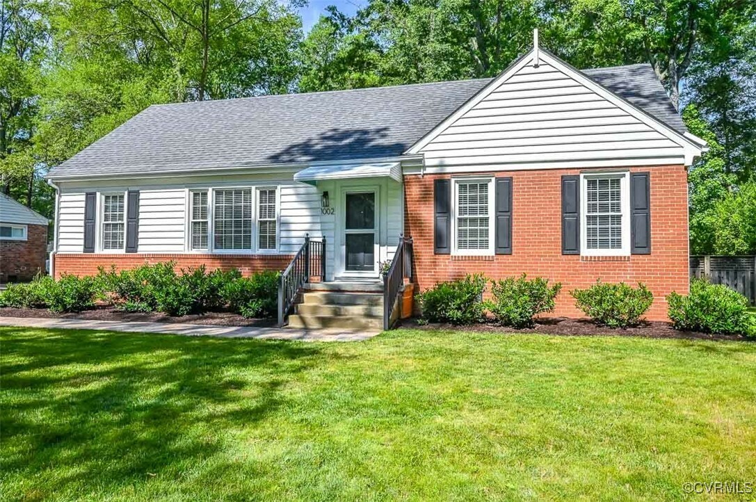 Property Photo: 1002 Pinewood Drive VA 23238